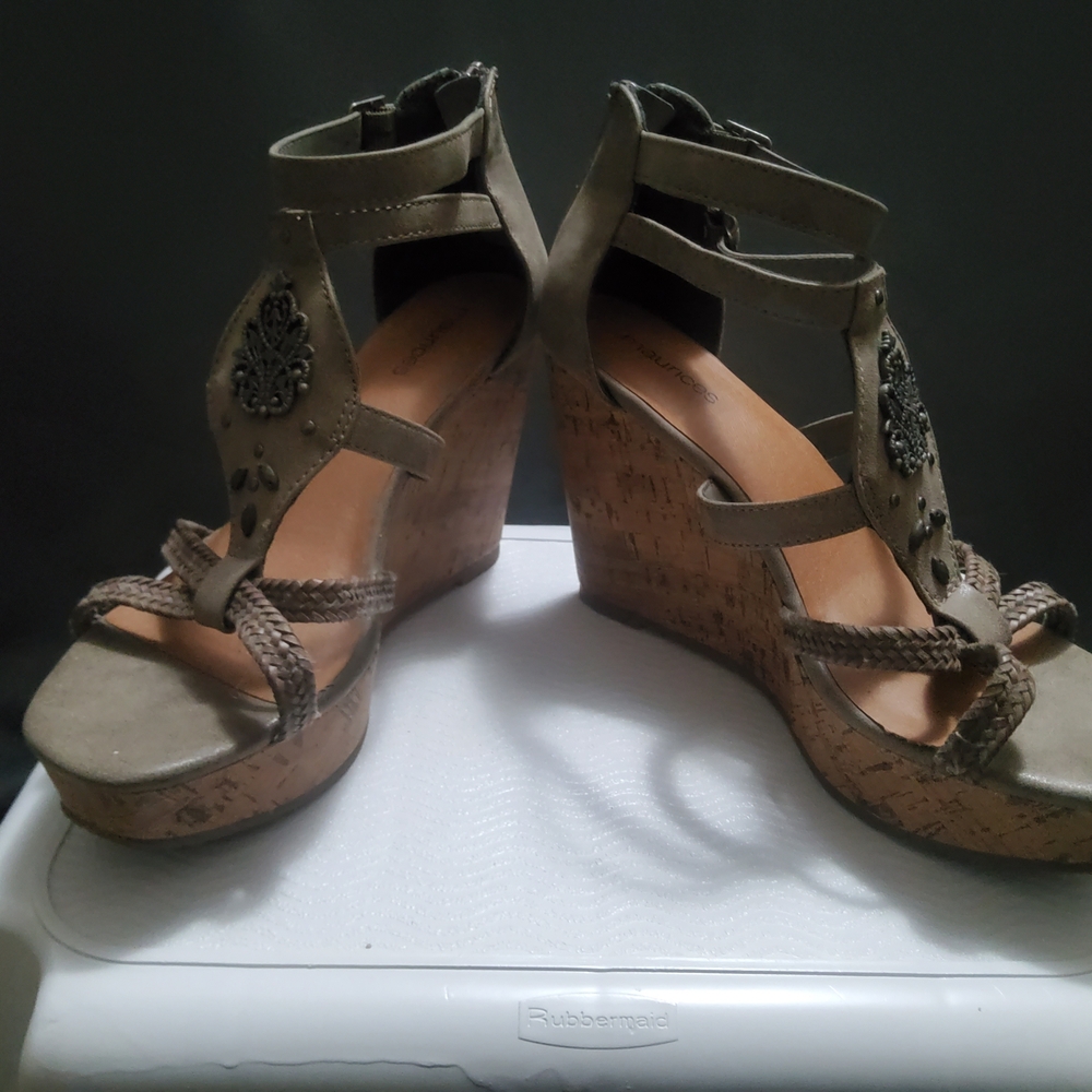Maurice Green/Tan Wedge Sandals